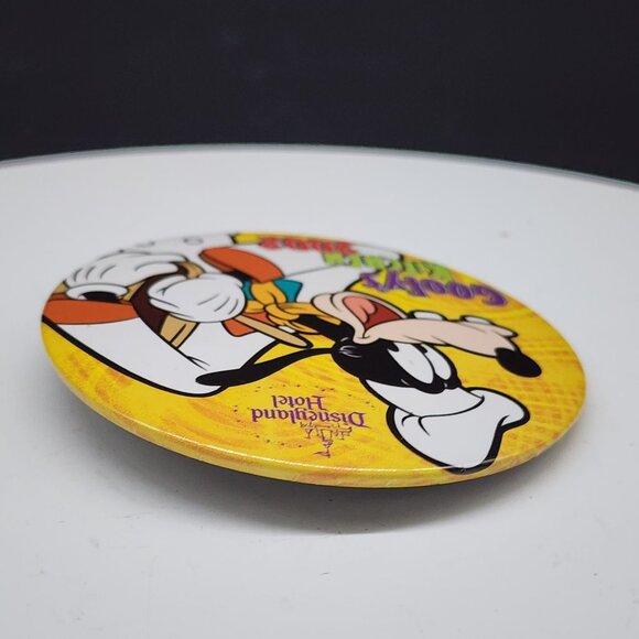 Disneyland Hotel Goofys Kitchen 2002 Pin Goofy Chef Collectible Button Badge - Picture 4 of 6